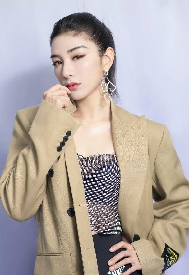 黄奕自曝没人追,当年退圈后做老板娘卖蛋糕,居然年赚过亿_品牌_婚姻