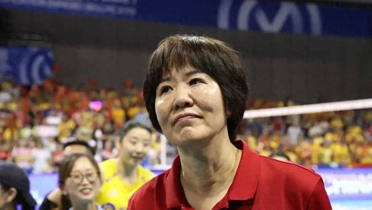 郎平:中国女排的"铁榔头",女排精神的象征
