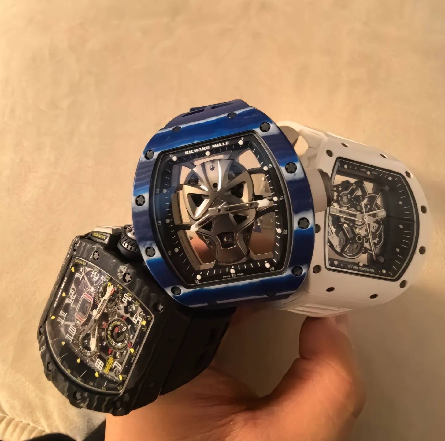 三只羊投资人比奇炫富!两辆g63三块千万级手表,张国立曾送祝福