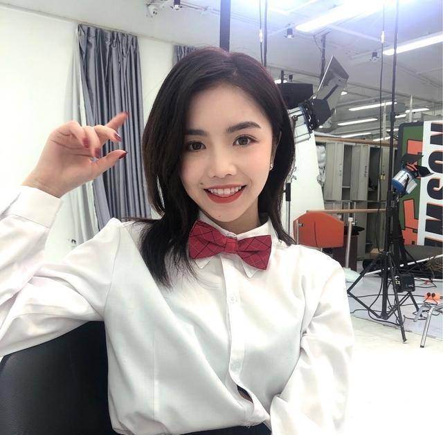 本以为安崎只是个练习生,得知她另外2重身份,网友直