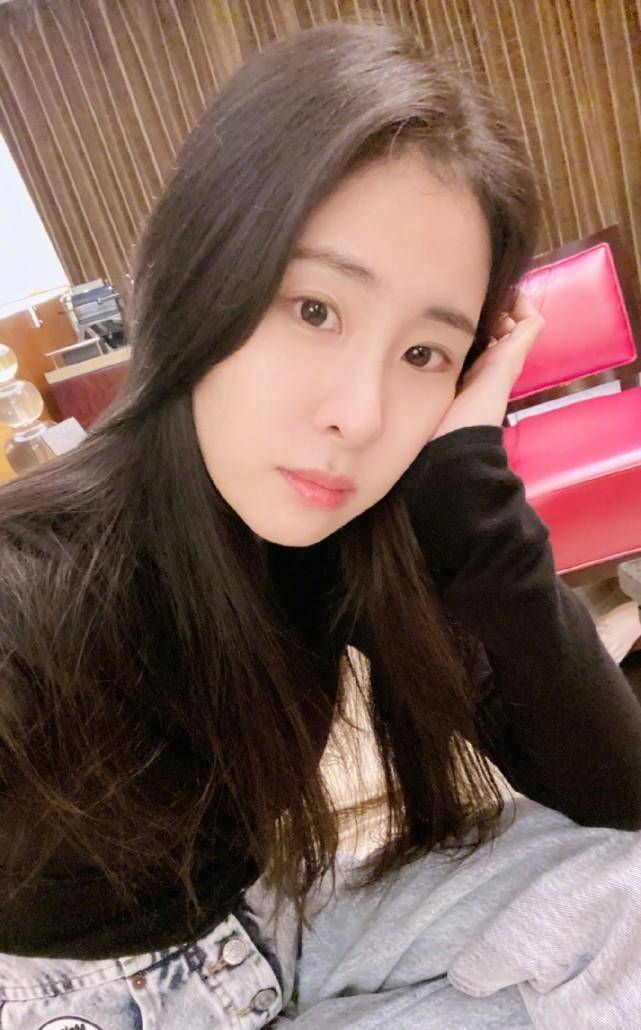 张碧晨风波后再上线或只为点赞华晨宇动态默默为其送上生日祝福