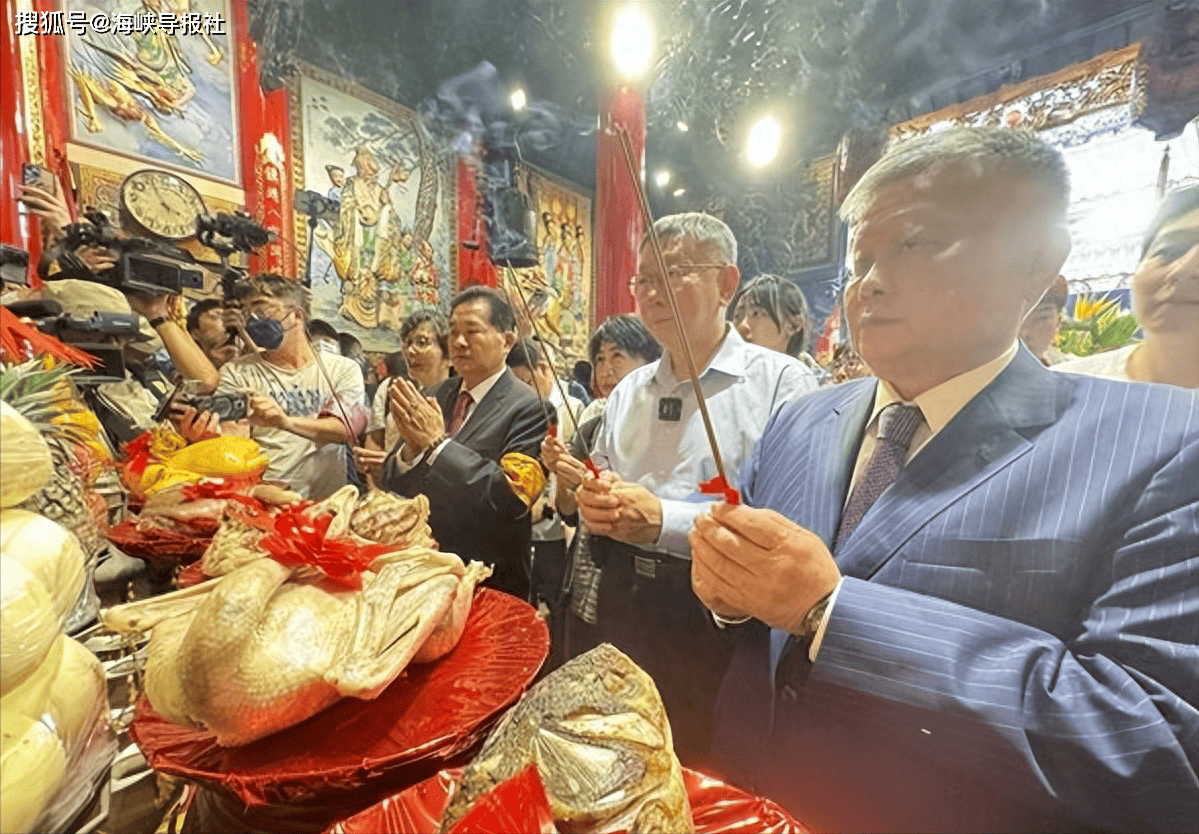 柯文哲夫妇参访大甲镇澜宫颜清标颜宽恒父子亲自接待