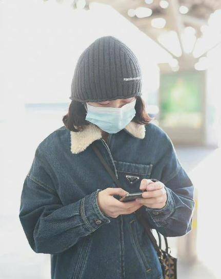 别再劝张子枫了风波后首次露面满脸笑容心情好