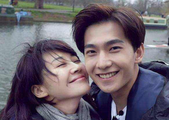 看小鲜肉吴亦凡,后者都脸红的不敢直视了.