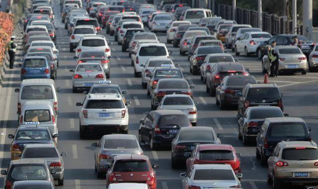 原创中国最堵车的城市连本地人都吐槽并非北上广深