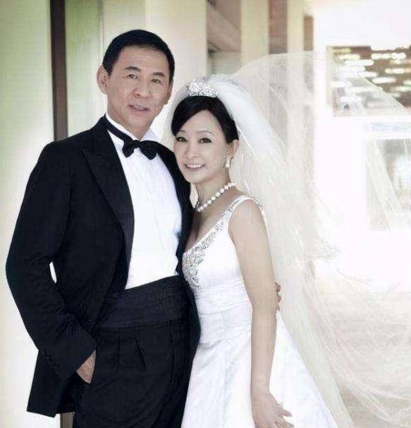 后来,何念慈终究是被伤透了心,最终与孙道存走上了离婚的结局.