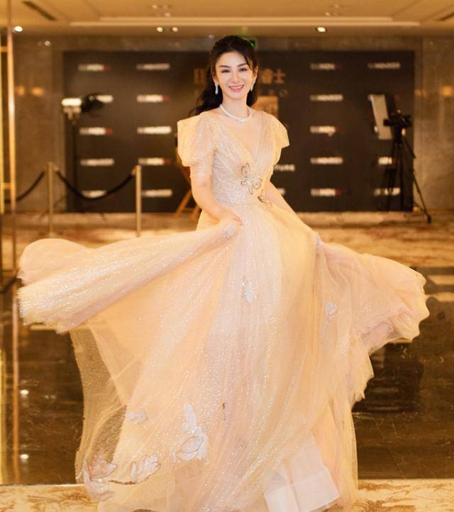 黄奕自曝没人追,当年退圈后做老板娘卖蛋糕,居然年赚过亿_品牌_婚姻