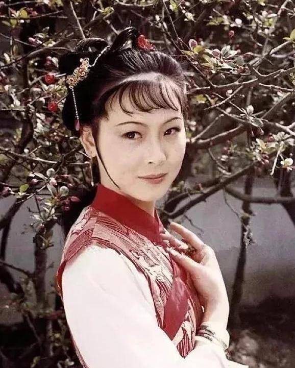 而在家生子里头,最有背景的,莫若林红玉.