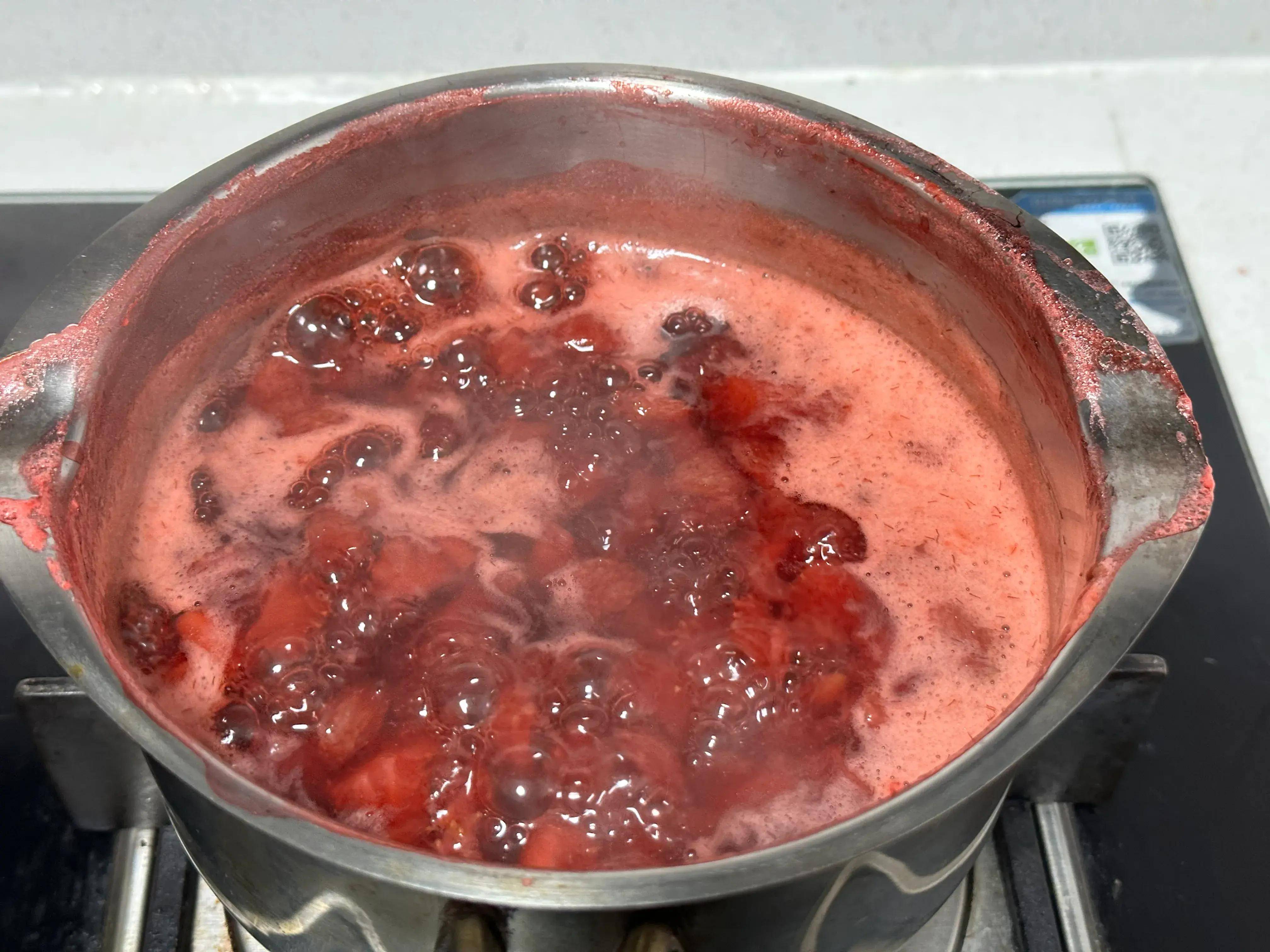 趁着草莓季草莓酱一定要做低糖配方酸甜口感做啥都好吃