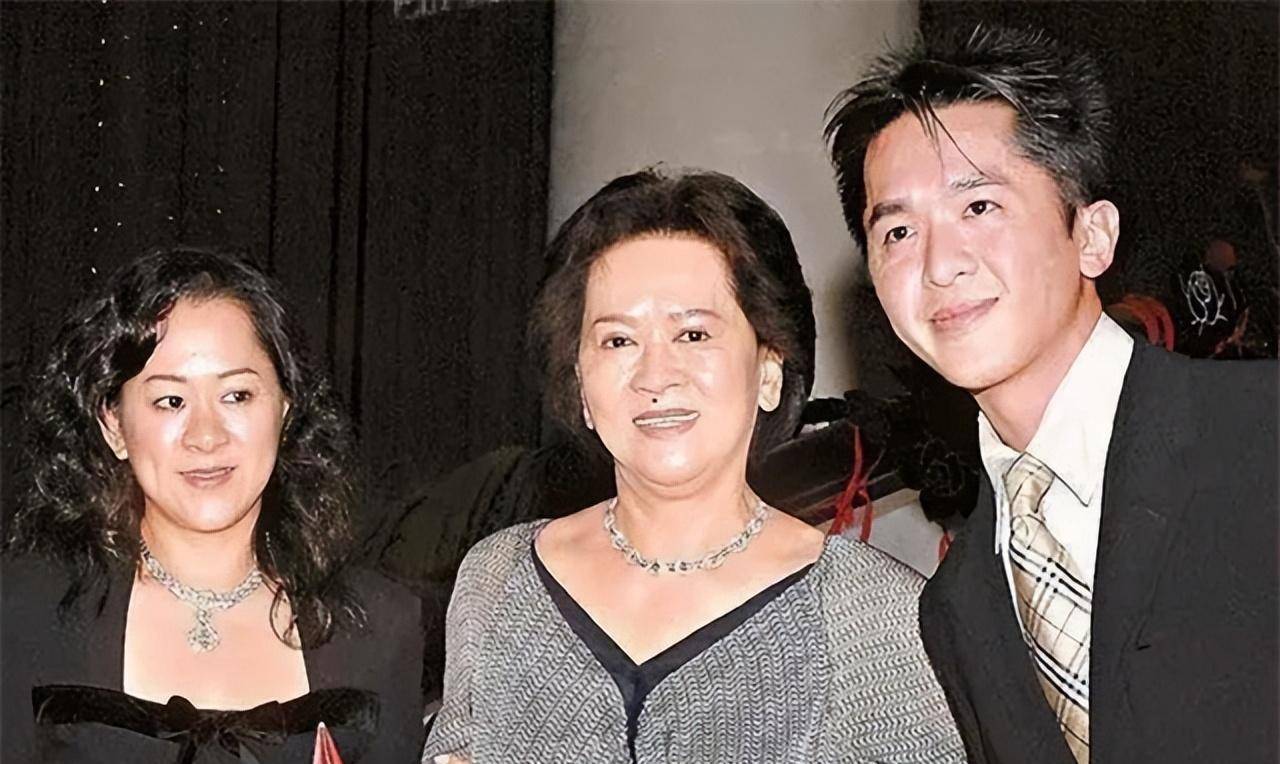 原创为嫁富豪她穿30年塑身衣不离身丈夫遗嘱财产只给1元钱