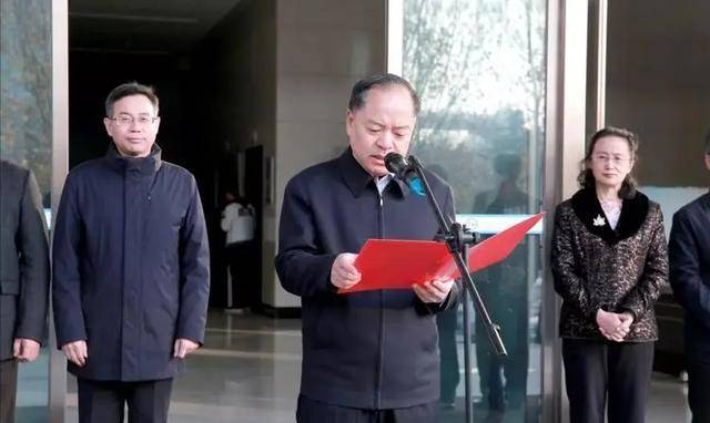 蹲监26年获赔460万,他花百万娶小22岁娇妻后,又闪离:她太图钱_刘忠_郑