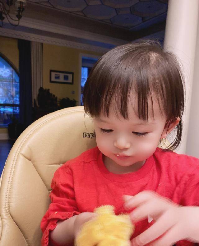 原创被宋祖儿张嘉倪的童年照萌到了陈妍希温碧霞小时候好路人