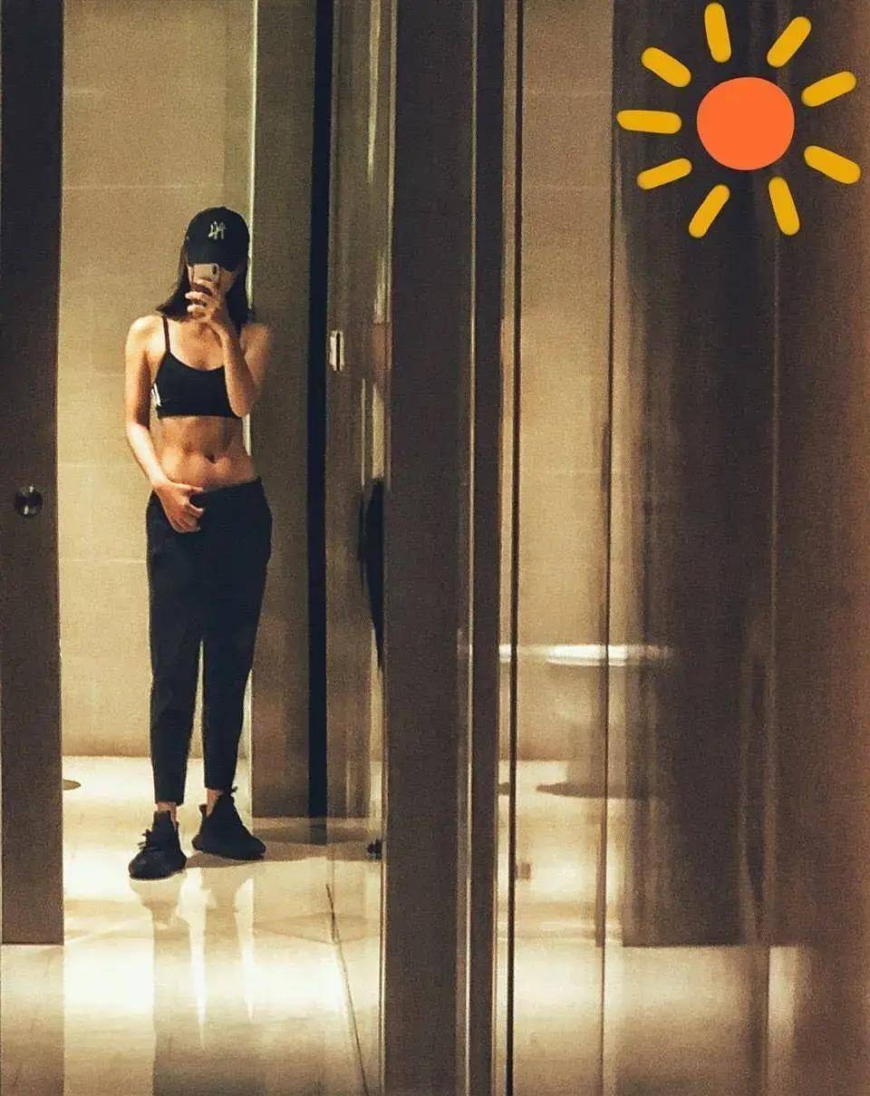 超爱这张图,说不出来的气质姐姐优点——漂亮又身材好,会武术又爱健身