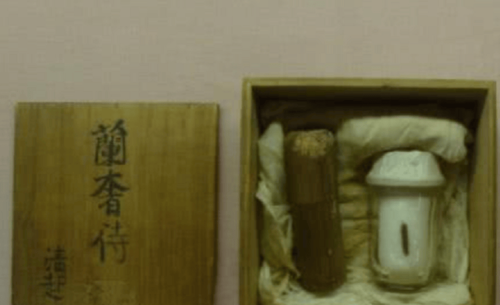 足利义教的行为是对兰奢侍的亵渎,这块神奇的木头似乎具有某种超自然