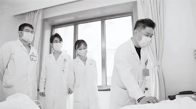 原创健美女皇马华的最后一课身上出现大片红紫斑痕一如既往忙工作