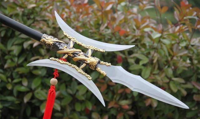 原创人中吕布马中赤兔吕布当真凭借方天画戟就可以称霸三国