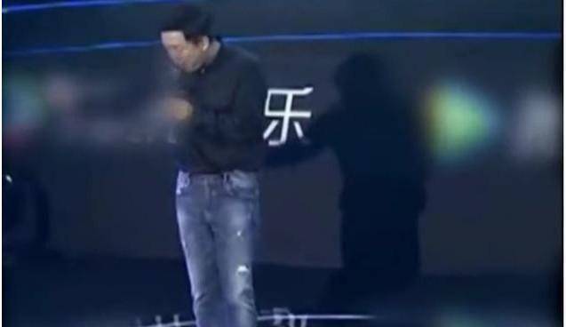 原创被粉丝认错索要签名黄渤高情商被当成鹿晗的他比邓超还尬