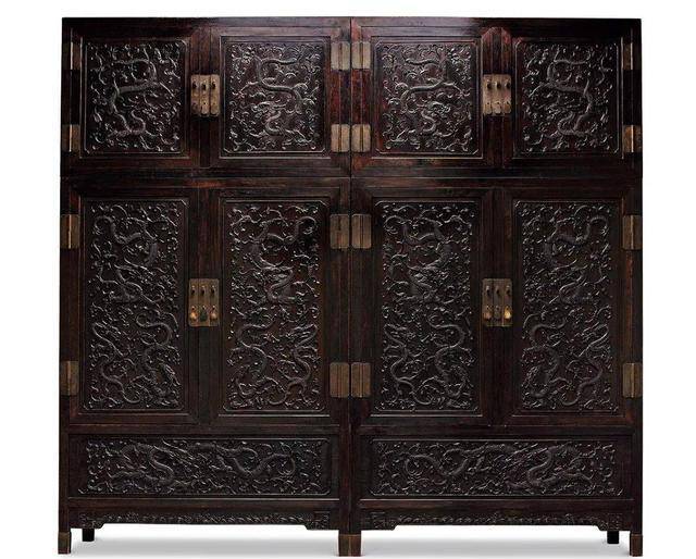 可藏匿在这个衣柜背后的历史,对我们中国人而言,又是多么沉痛.