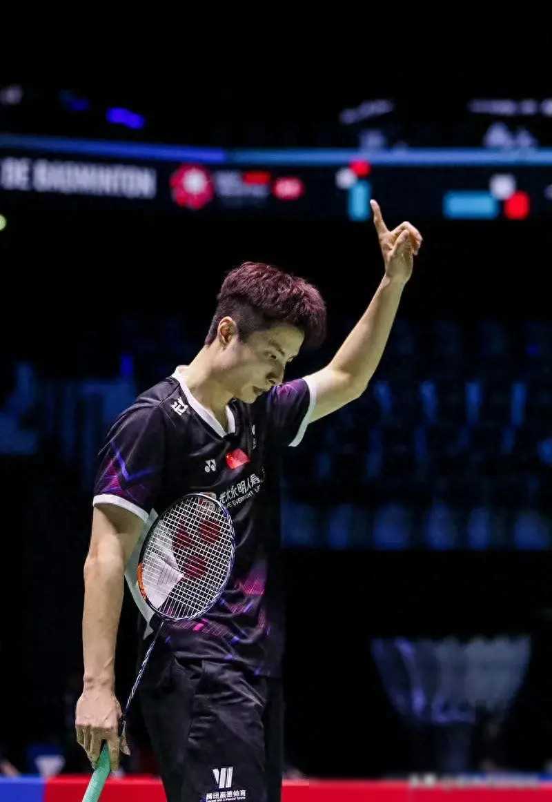 羽毛球亚锦赛烽烟四起石宇奇与李诗沣巅峰对决