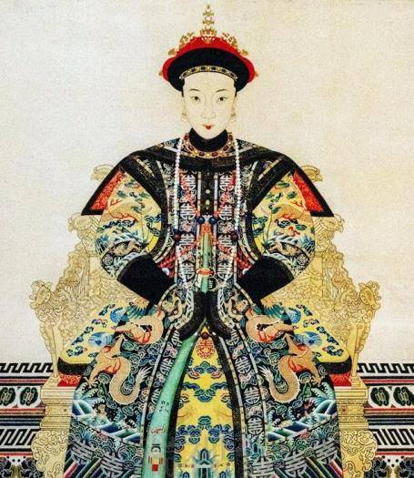 十三年十二月,德宗光绪帝继位,奉两宫太后之命尊其为嘉顺皇后.