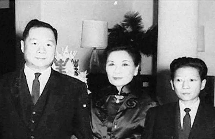 原创孔二小姐弥留之际依旧特立独行入殓被换女装死后被葬于美国