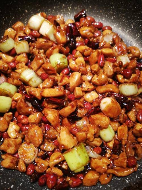 宫保鸡丁中华美食的独特韵味