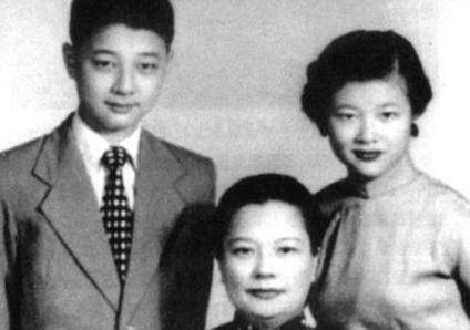 年轻美貌的富家千金与戏剧大师私奔,可是戏剧大师早有妻子儿女_周信芳