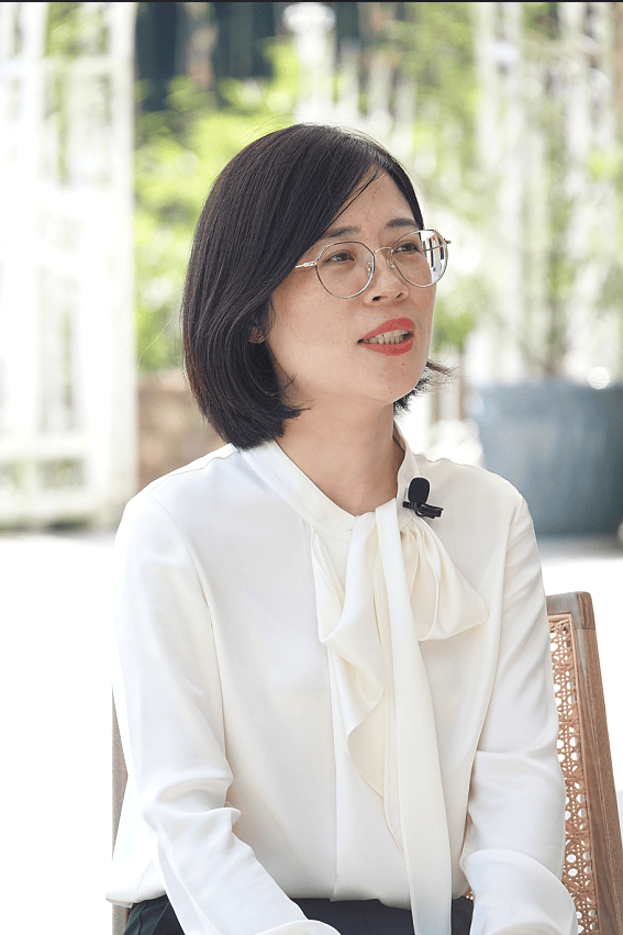 诸暨市副市长童云英在尧珈·养心墅,接受cctv栏目组的采访,从"诸暨是