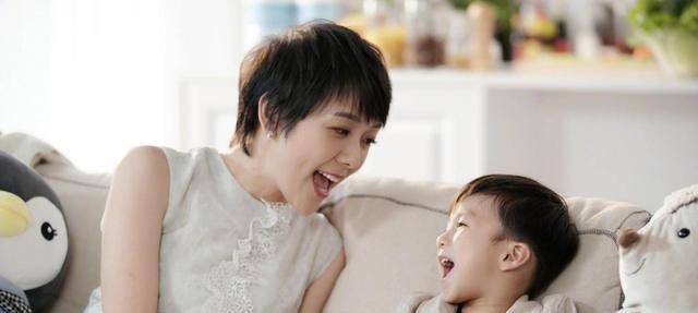 原创46岁汪涵旧照曝光五官清秀撞脸哥哥张国荣今满脸胡渣变大叔