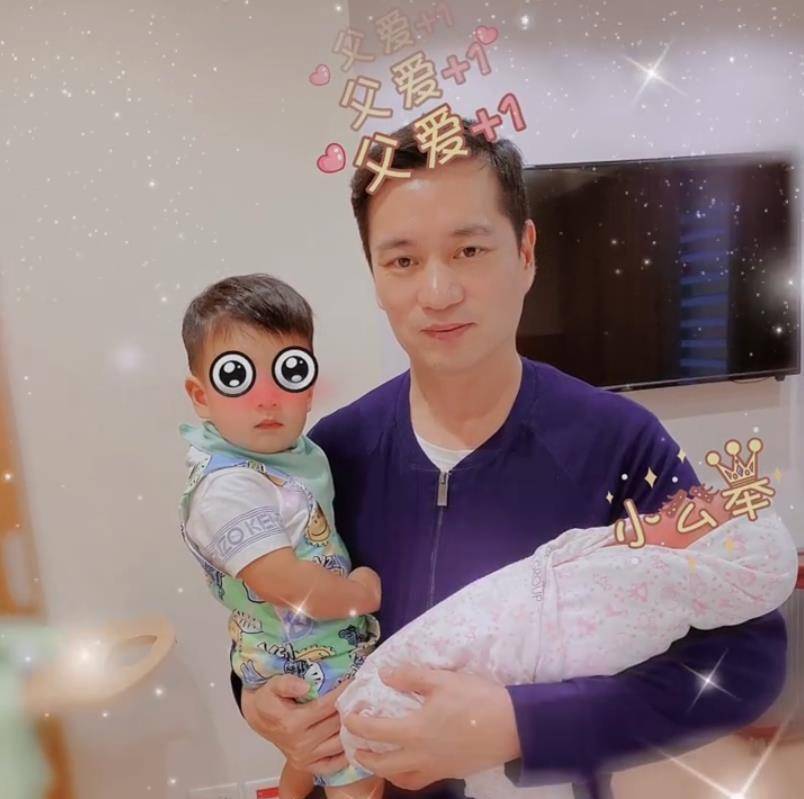 原创安以轩二胎生女女儿娃宝比自己好看老公手抱两娃引妈妈吃醋