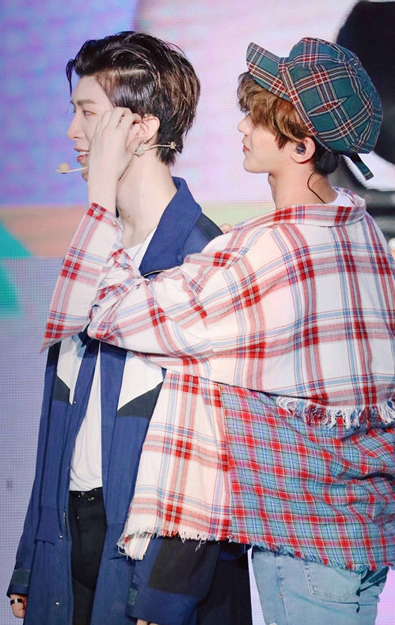 原创百分九挑战花式比心林彦俊太有创意范丞丞用力过猛坤坤可爱