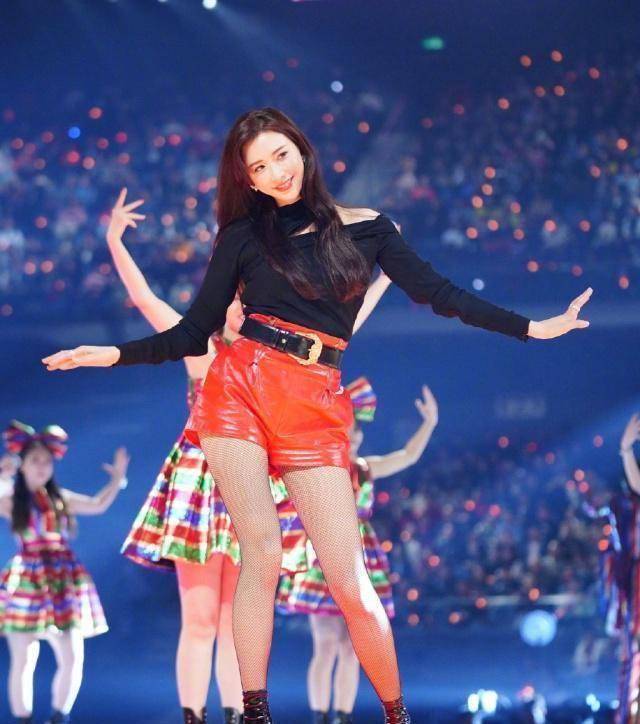 原创被单身前的林志玲吸引了45岁跟年轻人一样甜美公主穿搭惹人爱