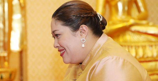 泰国胖公主端庄美丽,30多岁还未婚,她有更重要的事业_朱拉蓬_女儿