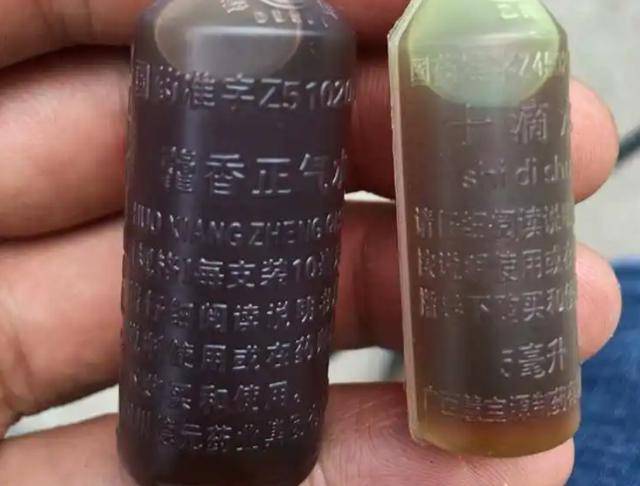 洗完脚后将藿香正气水涂在脚底或能帮你解决4个问题