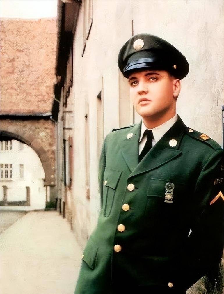 原创猫王睡过3000个女人被经纪人剥削42岁猝死前服用了14种药物