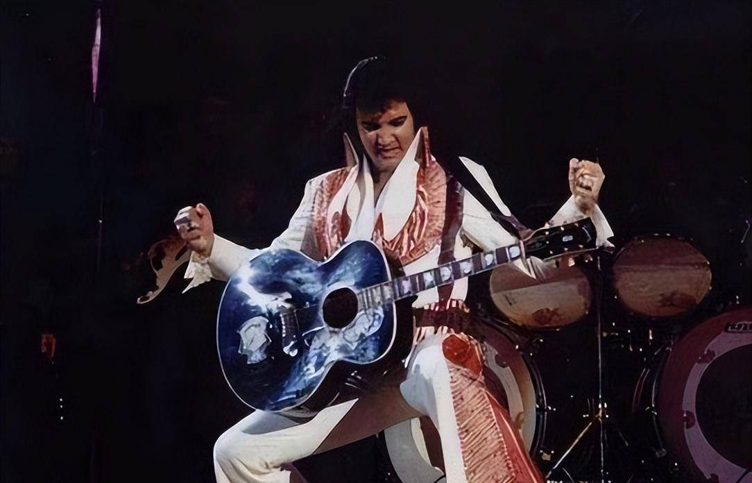 原创猫王睡过3000个女人被经纪人剥削42岁猝死前服用了14种药物