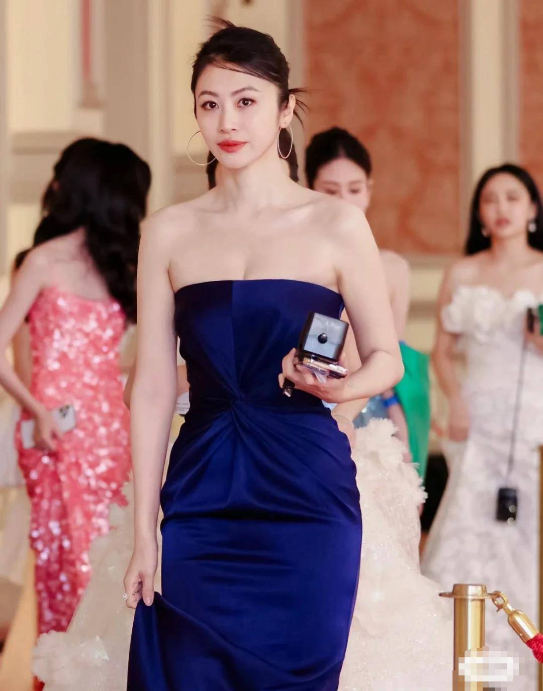 《乘风踏浪》韩云云,手拿把掐专治谢广坤,35岁穿泳衣身材赛姜妍