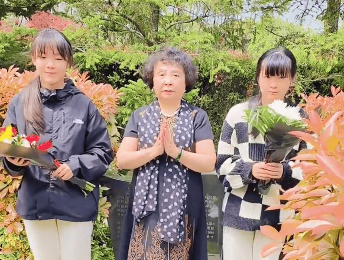 原创当年决定太对了74岁盛海琳携14岁女儿悼念亡夫大女儿28岁去世