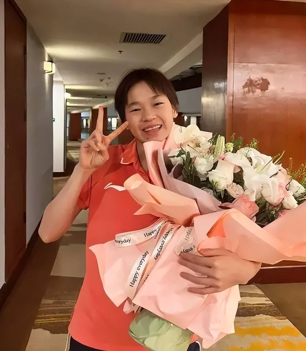 全红婵成家族荣光!清明节家族祭拜祖先获最高礼遇,光宗耀祖了