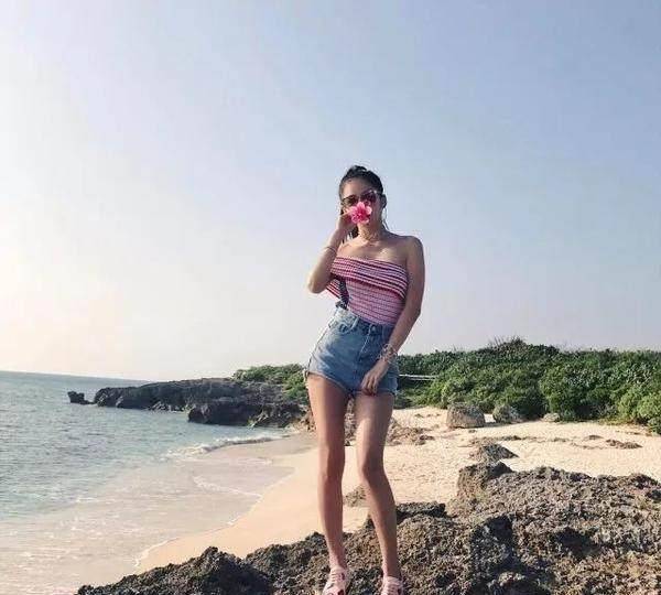 喜而且megbaby还喜欢健身,拥有细腰,长腿还有川字的马甲线,妥妥的衣