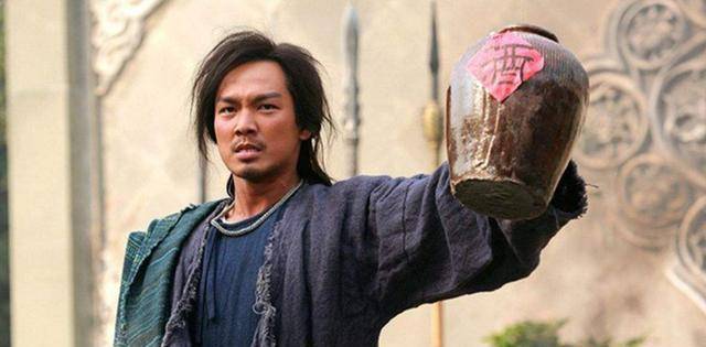 萧峰在射雕神雕倚天分别能排第几你说第1就错了他斗不过这2人