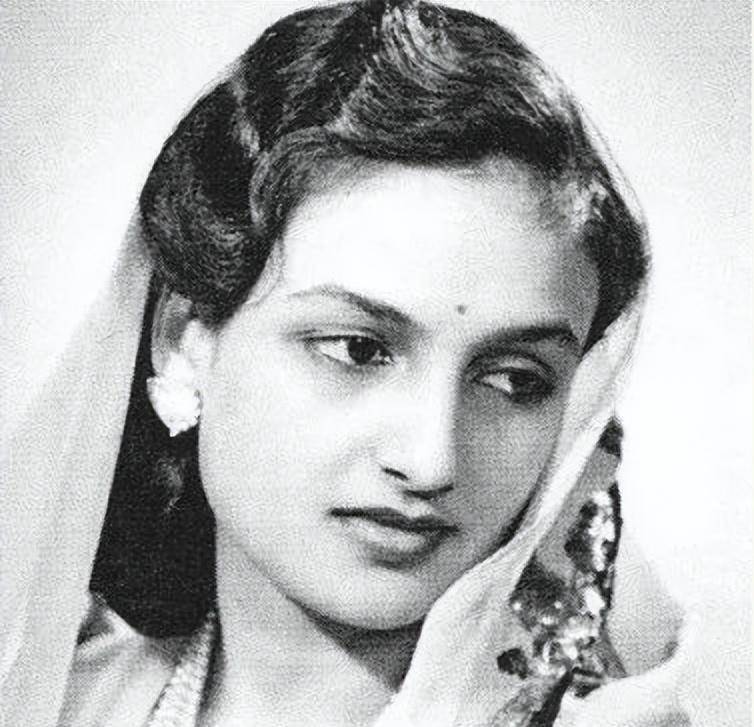 生8个孩子仍能嫁入王室,逛街一次花1000万美元_西塔·德维_普拉塔普