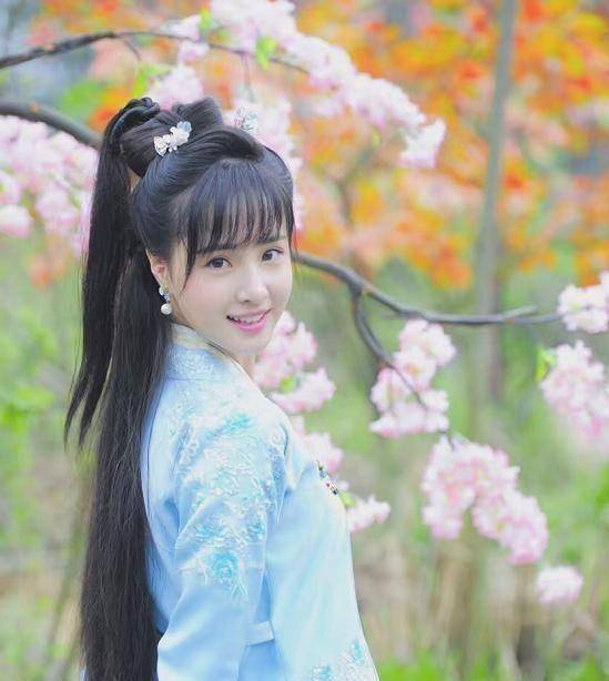 退圈了,还被上了不少的违约金,她就是《花间提壶方大厨》的女主蒋佳恩