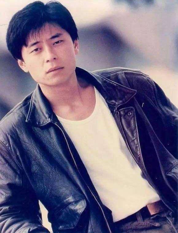 原创曾一度问鼎天王演戏时让刘德华作配被助理毒哑的王杰现状如何