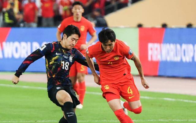 在先前的两场比赛中,国足表现出了闪光点和遗憾.