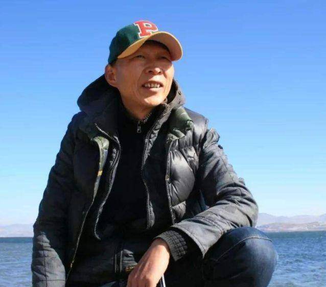 曾因长得丑被人嫌弃,演丑角一举出名,如今女儿长得貌美如花_李明_工作