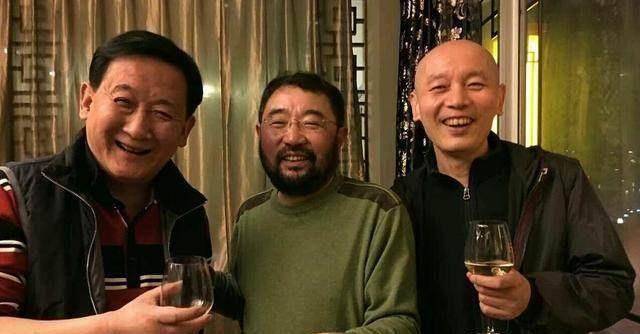 出身名门相貌丑,曾经很红被陈佩斯训如今无人提,儿子成名校学霸_梁天