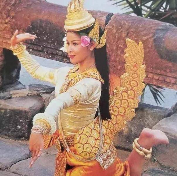 柬埔寨王子娶女演员为王妃,女演员用生命报答王子,爱情成了悲剧_波拉