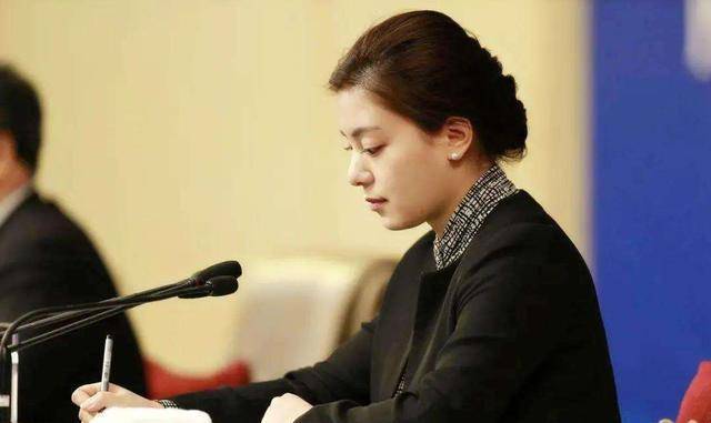 原创外交部的冰山女神张京个人履历非凡私底下是个爱笑的女孩