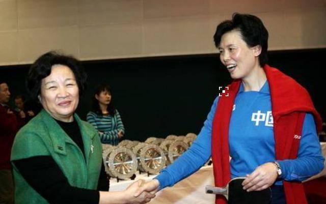 赛情并没有变好,恰恰相反,因为缺乏了陈招娣这个悍将,比分不停的落后.